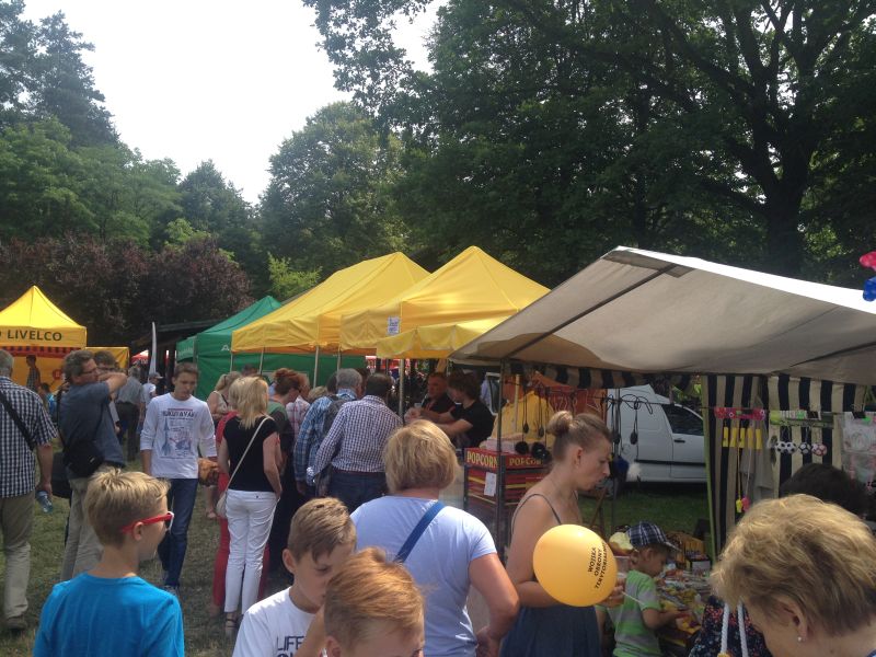 Na XV Spotkaniu Pszczelarzy na Trutowisku w Murckach nie brakowało także stoisk z zabawkami i smakołykami dla najmłodszych uczestników wydarzenia.