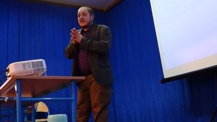 Prelegent Emil Maciąg podczas I Konferencji Pszczelarskiej Klubu Dyskusyjnego Między Łodzią a Warszawą. Autor zdjęcia: Michał Piątek