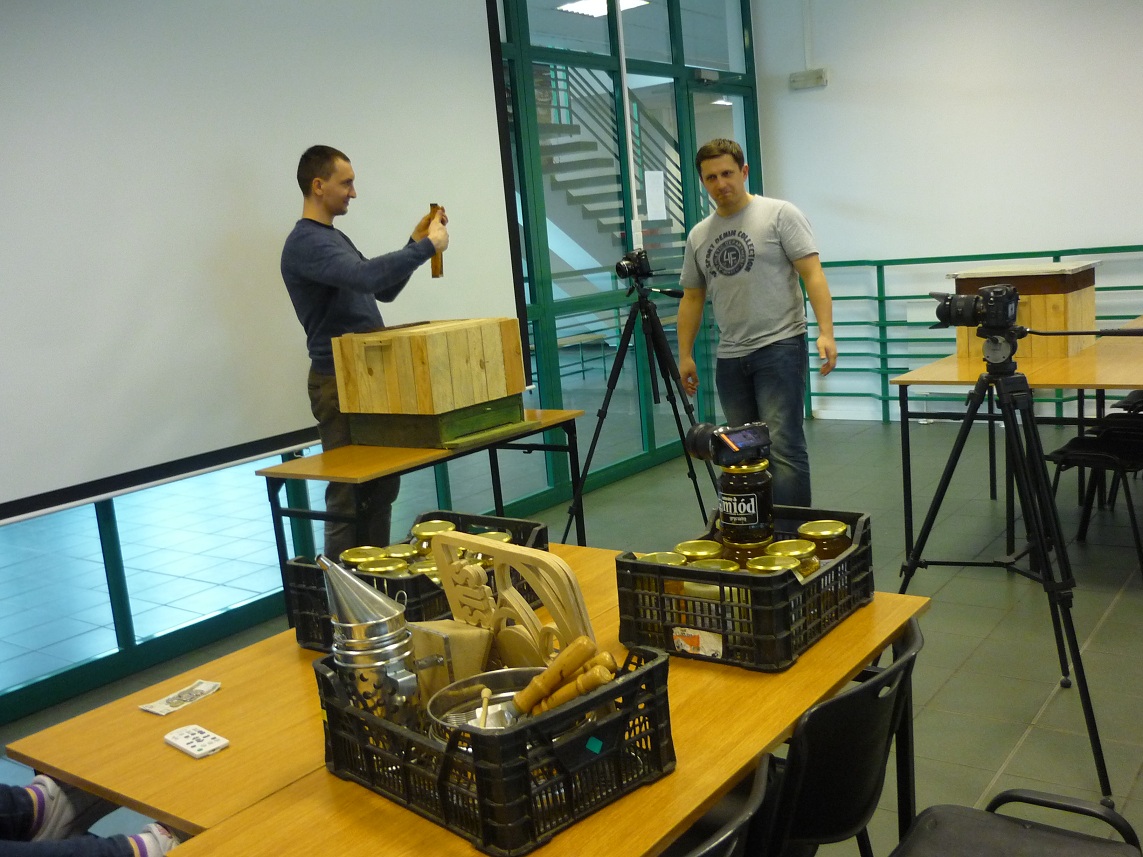 Prelekcja pana Adriana Suszki na temat pszczelarstwa i miodów w ramach projektu BeePower realizowanego przez organizację Enactus WSZiB.