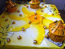 Przepiękny tort z ulami i pszczołami na zakończenie projektu: W szkole jak w ulu.