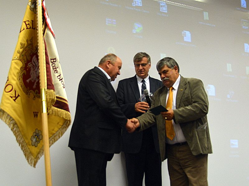 Wręczenie odznak podczas II Konferencji Pszczelarskiej w Brzesku. Autor zdjęcia: Filip Janusz