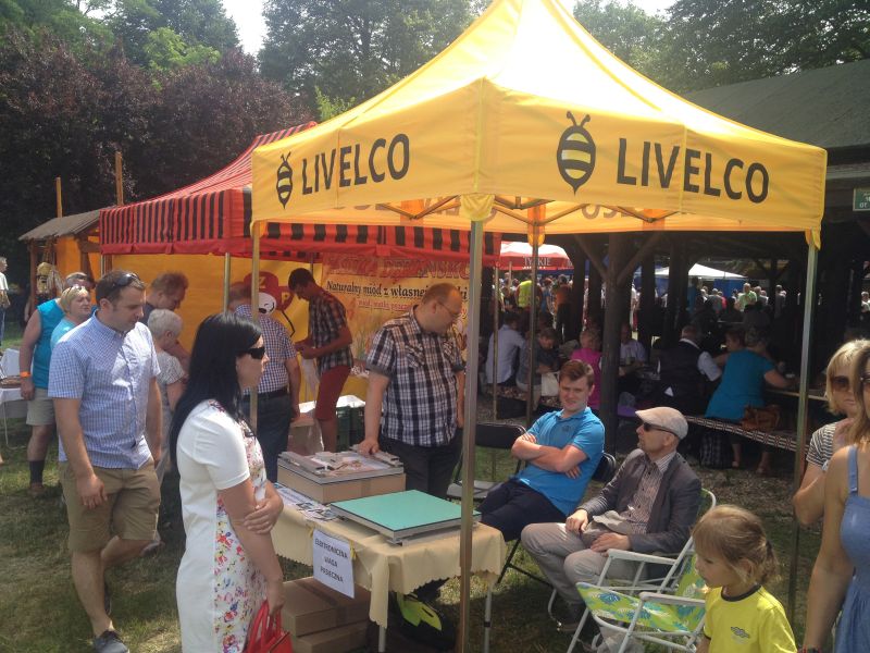 Stoisko producenta wag pasiecznych - Livelco na XV Spotkaniu Pszczelarzy na Trutowisku w Murckach.