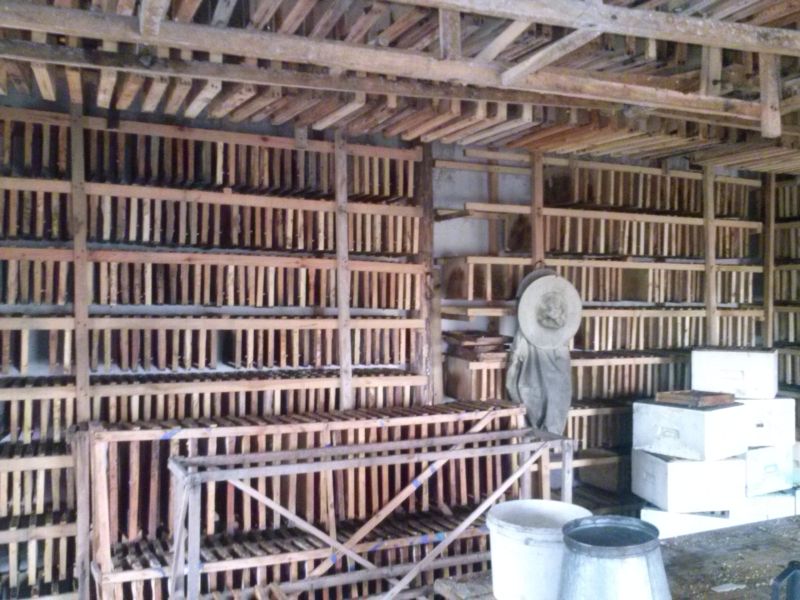 Magazyn ramek pszczelich.