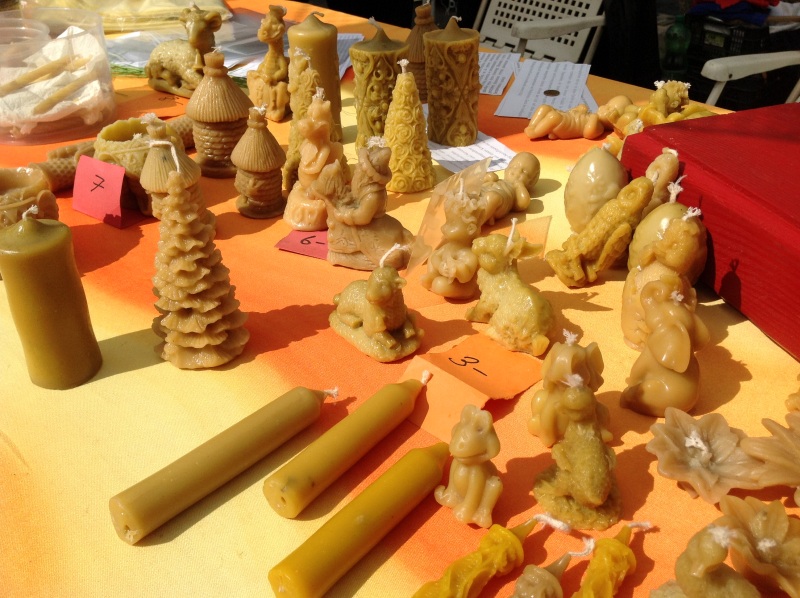 Piękne świeczki z wosku pszczelego. Autorka zdjęcia: Ewa Balana