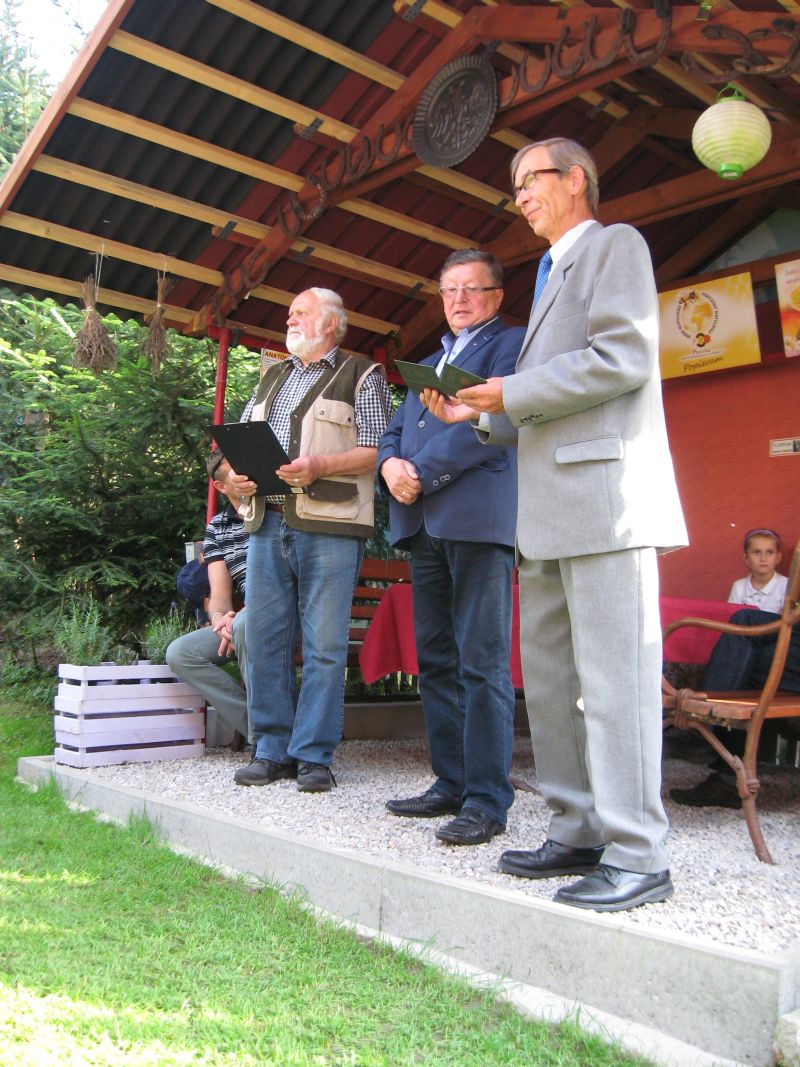 Wyróżnienia dla pszczelarzy podczas Jesiennego Spotkania Pszczelarzy Ziemi Oświęcimskiej. Autor zdjęcia: Kazimierz Wiśniowski