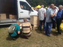 Ule firmy Sułkowski wystawione przed stoiskiem firmowym na XV Spotkaniu Pszczelarzy na Trutowisku w Murckach.