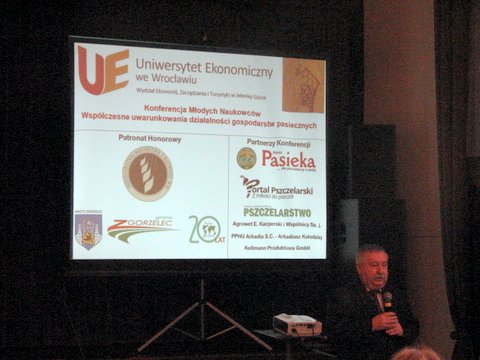 Zastępca Wójta Gminy Zgorzelec Pan Piotr Machaj podczas otwarcia konferencji. Autor zdjęcia: Marcin Balana.