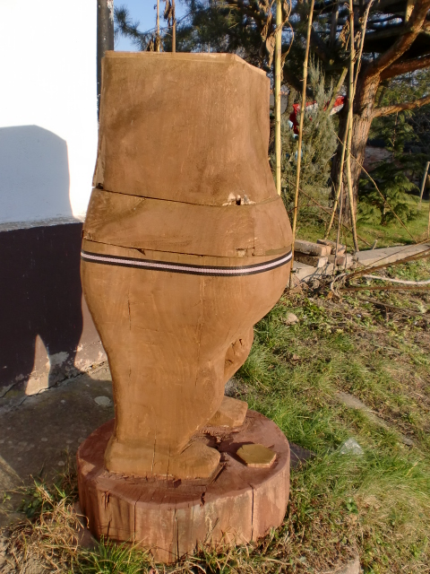 Ul niedźwiedź z pnia lipy. Wykonanie: Zdzisław Begierski. Autor zdjęcia: Zdzisław Begierski