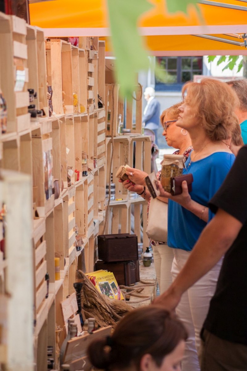 Asortyment firmy Łysoń cieszył sie dużym zainteresowaniem wśród uczestników VII Święta Miodu w Pszczynie. Autor zdjęcia: Kazimierz Wiśniowski