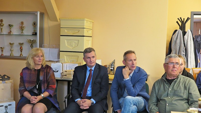 Uroczystość otwarcia pszczelej ścieżki edukacyjnej w Zespole Szkół Centrum Kształcenia Rolniczego w Rudnej. Autor zdjęcia: Zbigniew Smoła