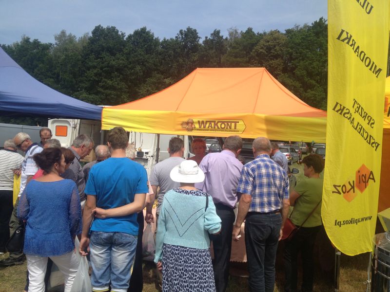Stoisko firmy Wakont podczas XV Spotkania Pszczelarzy na Trutowisku w Murckach.