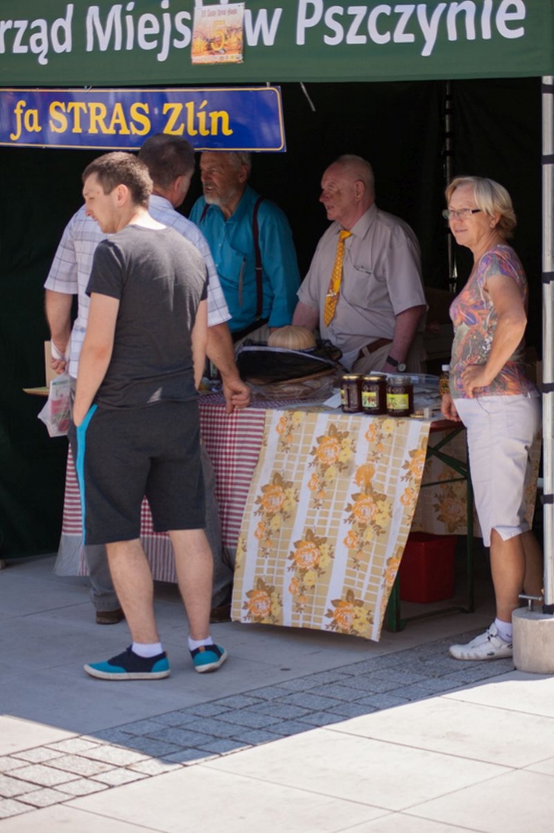 Stoisko czeskich pszczelarzy podczas wydarzenia o nazwie: VII Święto Miodu w Pszczynie. Autor zdjęcia: Kazimierz Wiśniowski
