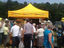 Namiot firmy Adamek na XV Spotkaniu Pszczelarzy na Trutowisku w Murckach.