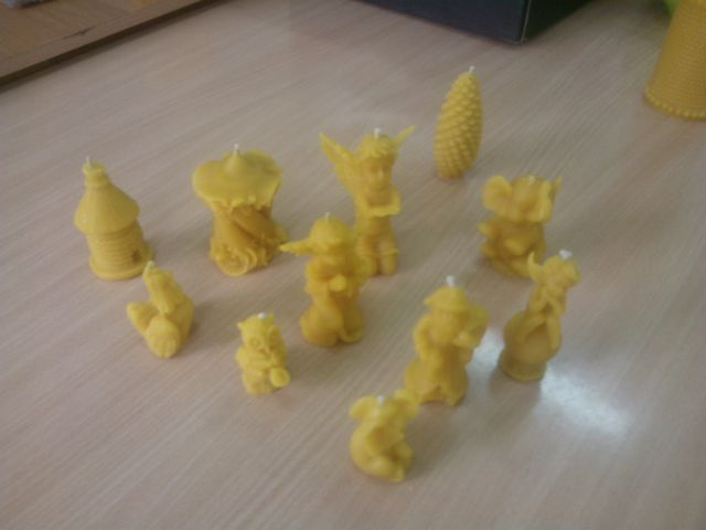 Piękne świece z wosku pszczelego. Żródło zdjęcia: materiały przekazane przez p. Agatę Wojtuń.