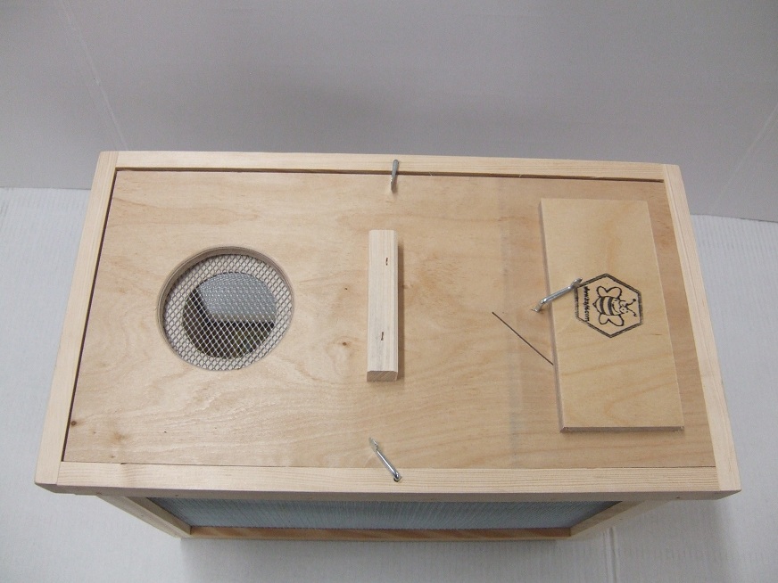 Skrzynka do zsypywania pszczół.