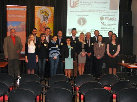 Zdjęcie prelegentów oraz przedstawicieli GSP w Zgorzelcu w sali konferencyjnej po zakończonych prelekcjach.