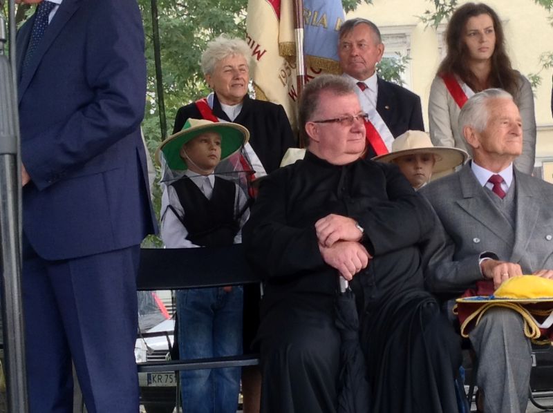 Namiot główny - młodzi pszczelarze. XXII Krakowskie Miodobranie