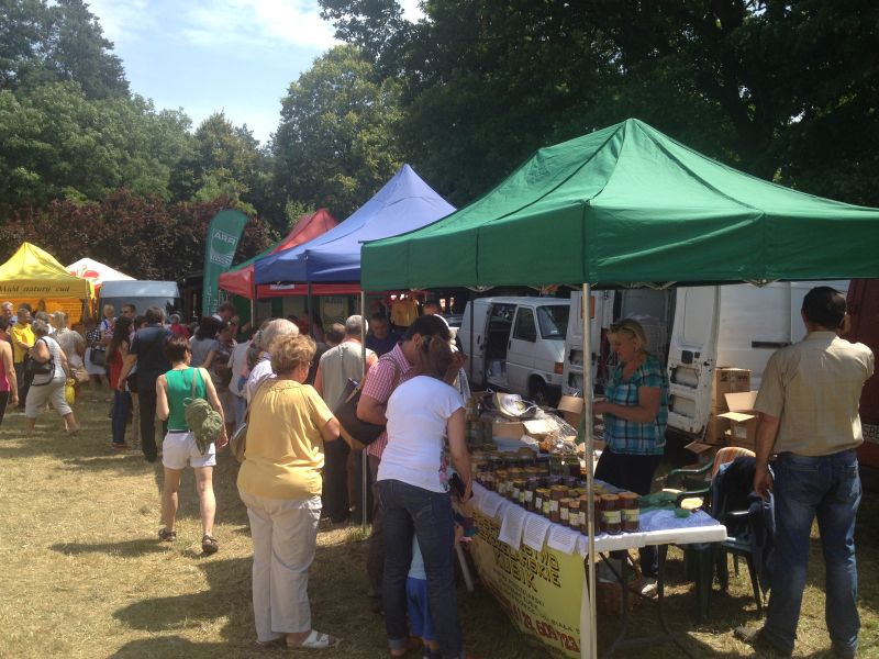 Duże zainteresowanie wśród uczestników asortymentem stoisk.