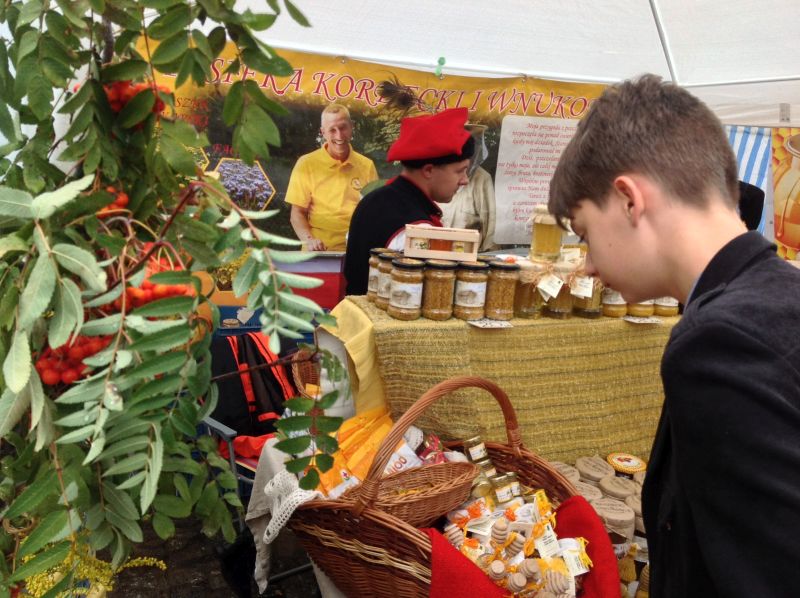 Namiot Pasieka Kordecki i Wnukowie. XXII Krakowskie Miodobranie