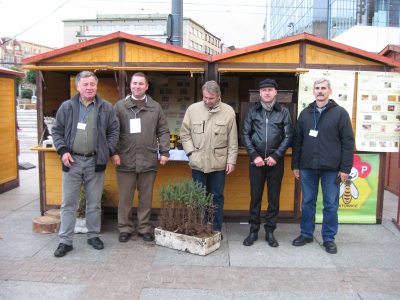 Członkowie zespołu organizacyjnego II Festiwalu Miodu w Katowicach. Autor zdjęcia: Kazimierz Wiśniowski