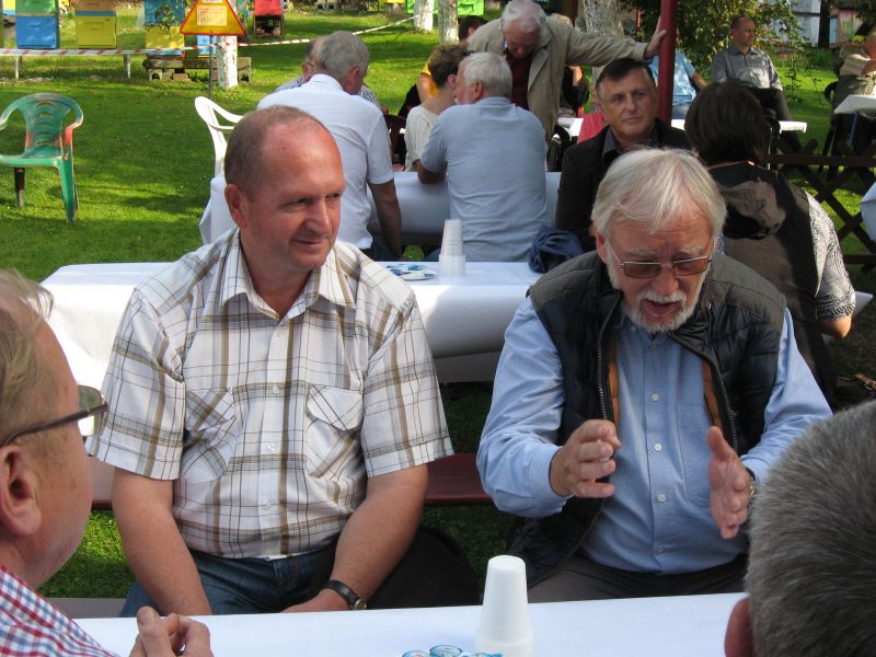 Uczestnicy wydarzenia pn. Jesienne Spotkanie Pszczelarzy Ziemi Oświęcimskiej. Autor zdjęcia: Kazimierz Wiśniowski
