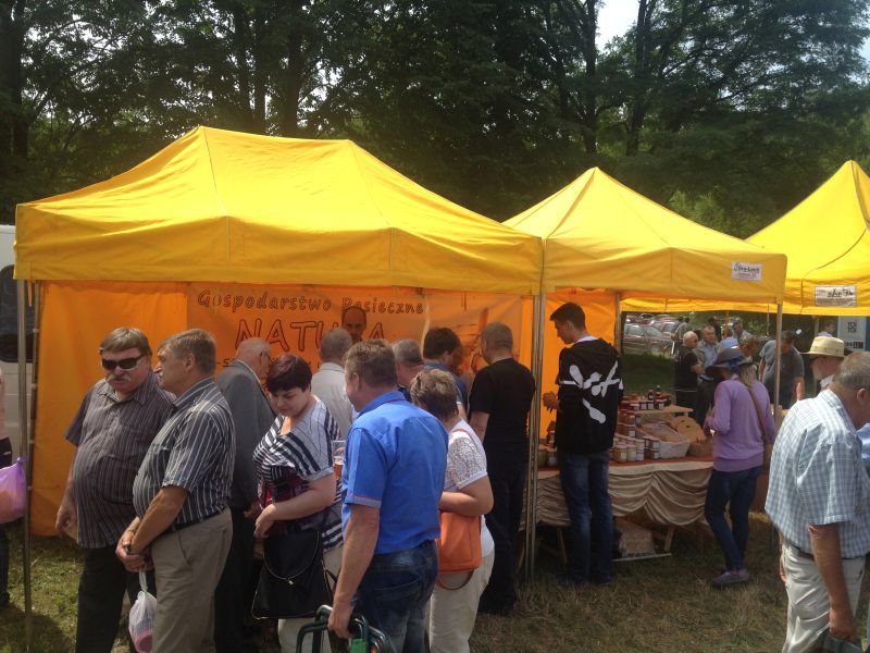 Stoisko Gospodarstwa Pasiecznego Natura na XV Spotkaniu Pszczelarzy na Trutowisku w Murckach.