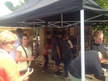 Uczestnicy XV Spotkania Pszczelarzy na Trutowisku w Murckach mogli nabyć poza sprzętem pasiecznym także wyroby alkoholowe na bazie miodu.