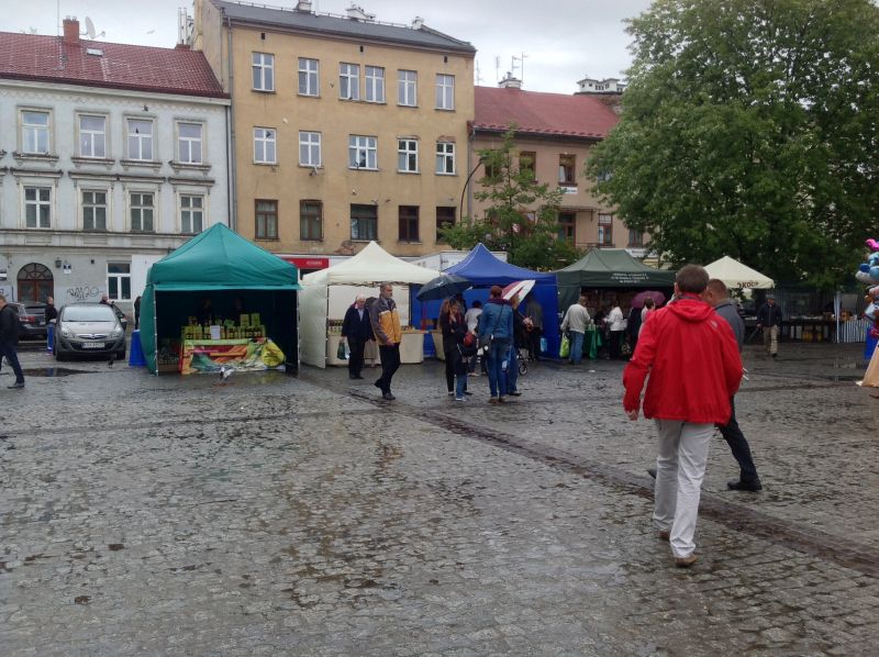 Stoiska wystawców na Placu Wolnica. XXII Krakowskie Miodobranie