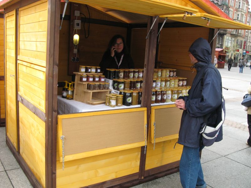 Stoisko wystawiennicze na II Festiwalu Miodu w Katowicach. Autor zdjęcia: Kazimierz Wiśniowski