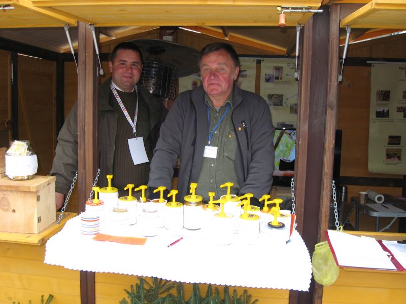 Członkowie zespołu organizacyjnego podczas II Festiwalu Miodu w Katowicach. Autor zdjęcia: Kazimierz Wiśniowski