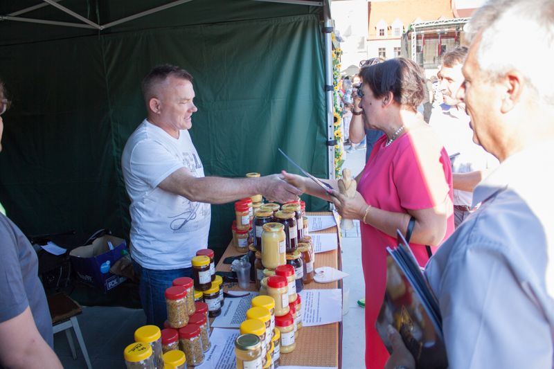 Wręczanie nagród i wyróżnień pszczelarzom na VII Święcie Miodu w Pszczynie. Autor zdjęcia: Kazimierz Wiśniowski
