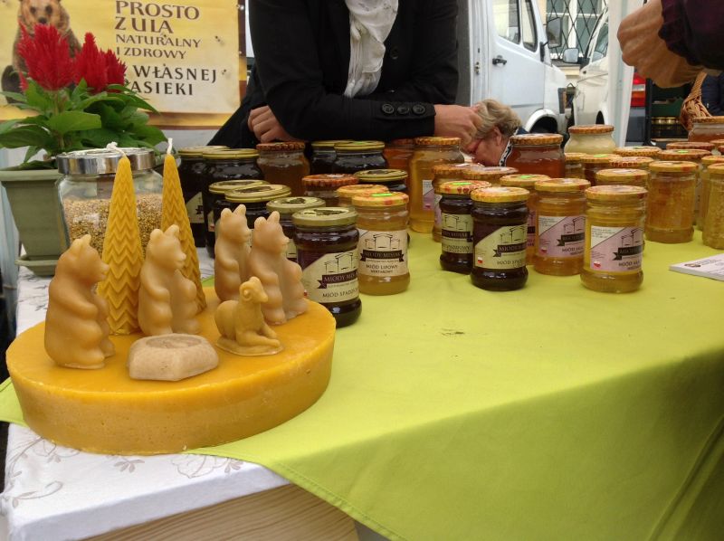 Gospodarstwo Pasieczne Miody Misiak - świece z wosku pszczelego i różne rodzaje miodu. XXII Krakowskie Miodobranie