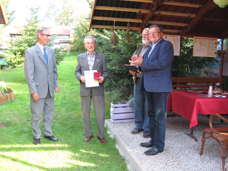 Nagrody dla pszczelarzy podczas Jesiennego Spotkania Pszczelarzy Ziemi Oświęcimskiej. Autor zdjęcia: Kazimierz Wiśniowski