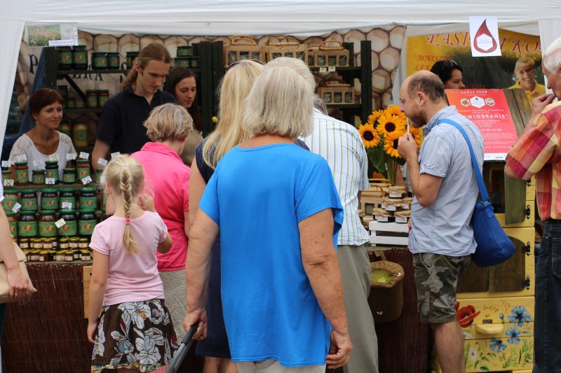 Stoisko pszczelarskie podczas XXIII Krakowskiego Miodobrania. Autor zdjęcia: Paweł Balana
