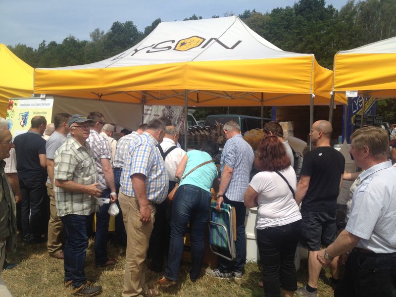 Namioty firmy Łysoń na XV Spotkaniu Pszczelarzy na Trutowisku w Murckach, podobnie jak w poprzednim roku, były dosłownie oblężone.