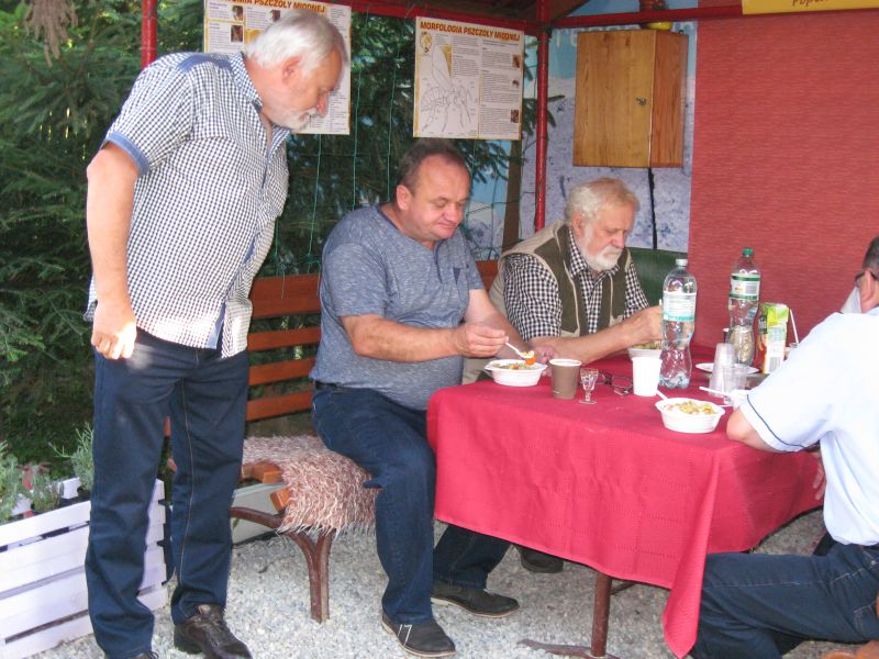 Uczestnicy Jesiennego Spotkania Pszczelarzy Ziemi Oświęcimskiej. Autor zdjęcia: Kazimierz Wiśniowski