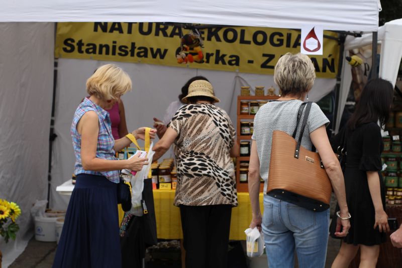 Stoisko pszczelarskie Pasieki Stanisława Górki podczas XXIII Krakowskiego Miodobrania. Autor zdjęcia: Paweł Balana