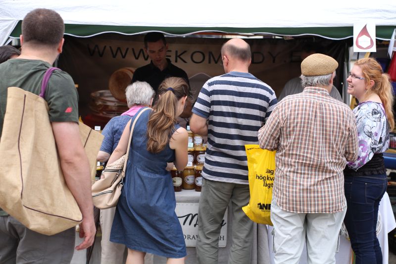 Stoisko pszczelarskie Pasieki Eko Miody podczas XXIII Krakowskiego Miodobrania. Autor zdjęcia: Paweł Balana