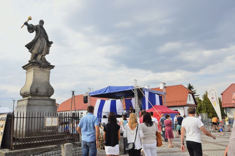 Pomnik Stefana Czarnieckiego w Tykocinie. XVI Tykocińska Biesiada Miodowa