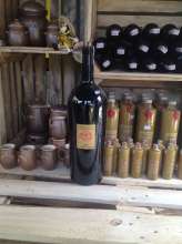 Maliniak - jeden z produktów alkoholowych dostępnych w ofercie jednego z wystawców XV Spotkania Pszczelarzy na Trutowisku w Murckach.