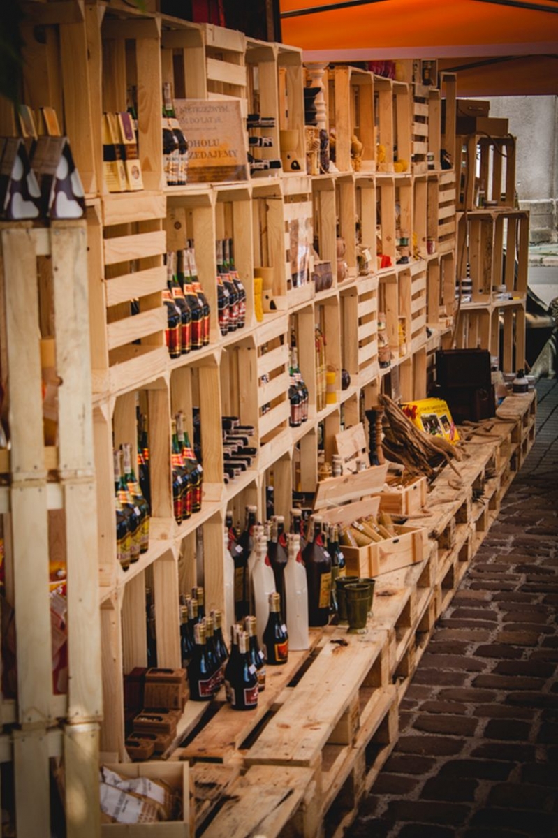 Asortyment firmy Łysoń podczas wydarzenia o nazwie: VII Święto Miodu w Pszczynie. Autor zdjęcia: Kazimierz Wiśniowski