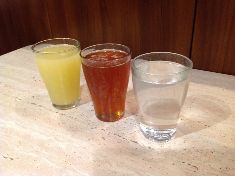 Składniki najlepiej rozlać do osobnych szklanek.