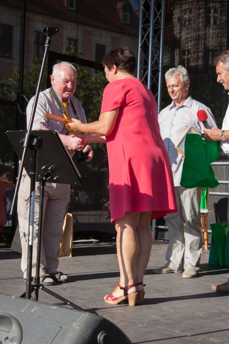 Wręczanie nagród i wyróżnień podczas VII Święta Miodu w Pszczynie. Autor zdjęcia: Kazimierz Wiśniowski