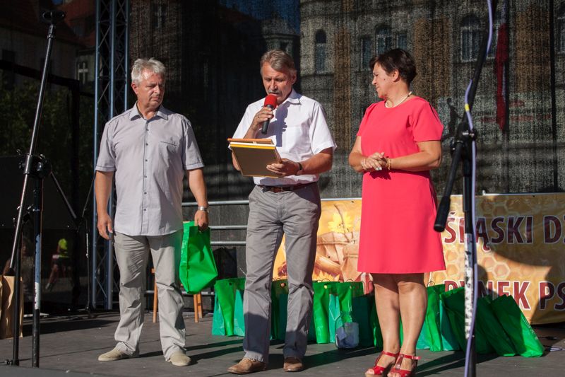 Wręczanie nagród i wyróżnień podczas VII Święta Miodu w Pszczynie. Autor zdjęcia: Kazimierz Wiśniowski