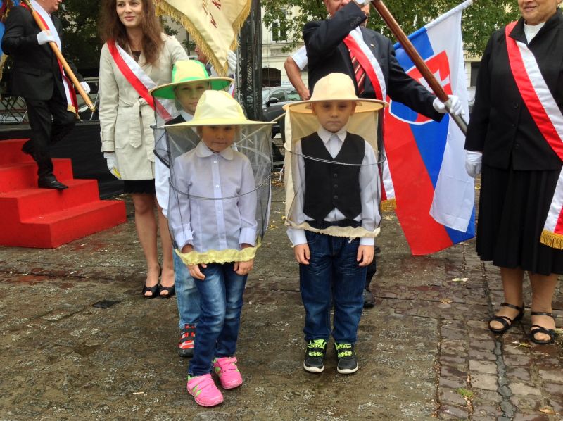 Młodzi pszczelarze. XXII Krakowskie Miodobranie