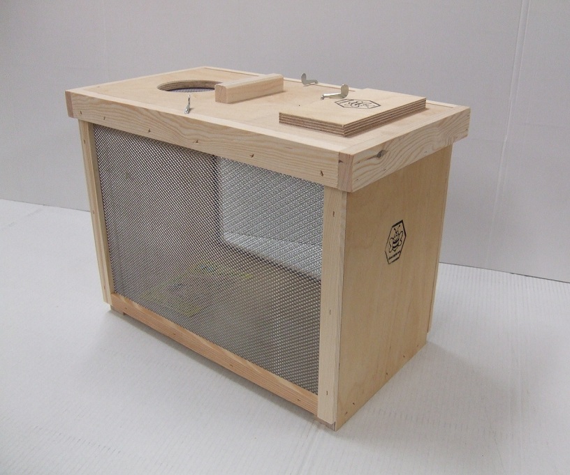 Skrzynka do zsypywania pszczół.