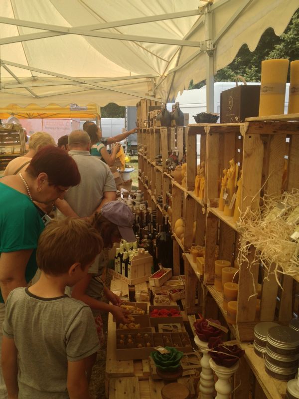 Stoisko z kosmetykami.