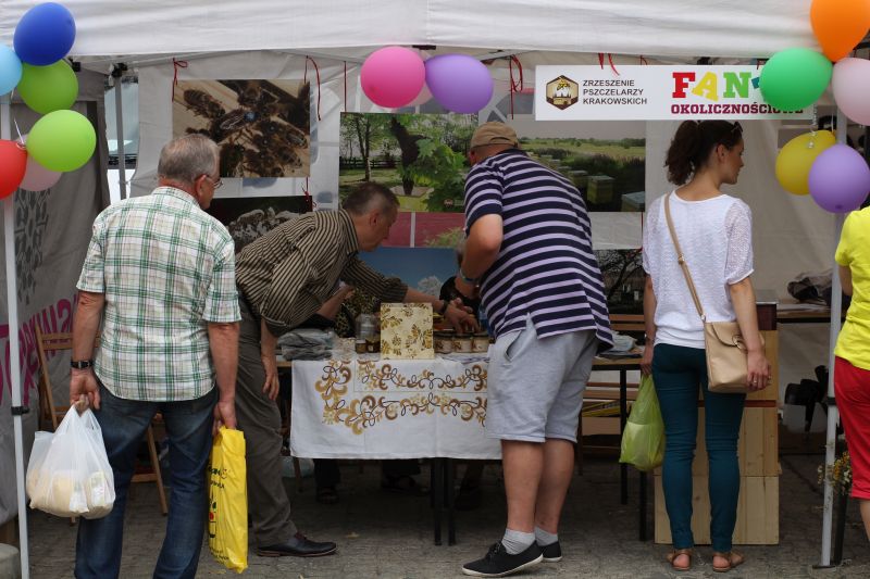 Stoisko Zrzeszenia Pszczelarzy Krakowskich podczas XXIII Krakowskiego Miodobrania. Autor zdjęcia: Paweł Balana