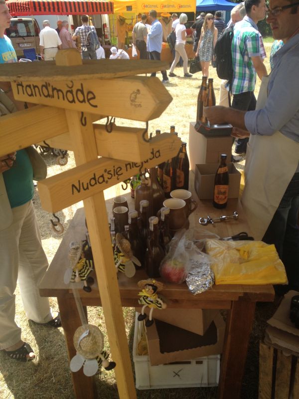 Stoisko z naturalnym piwem.