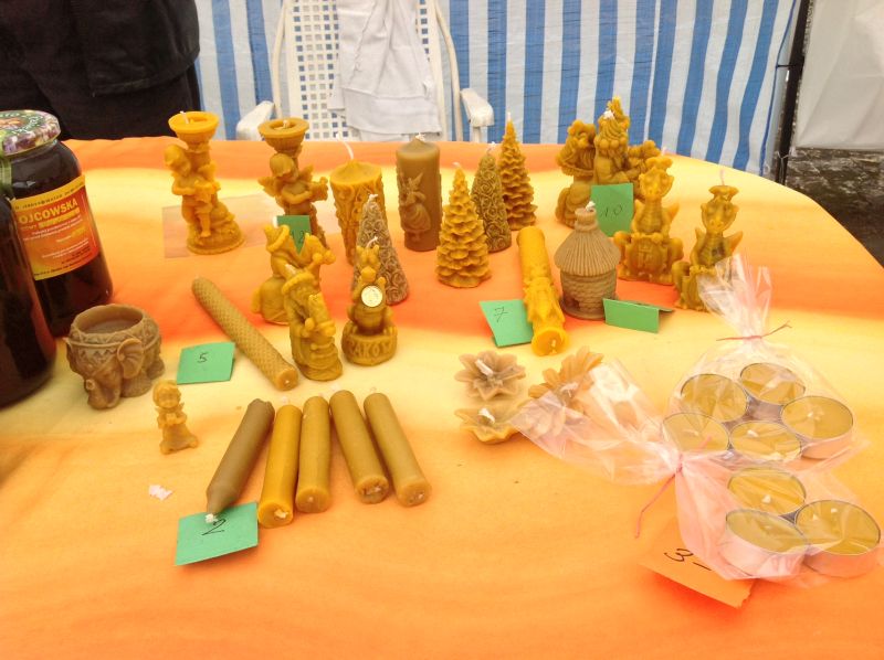 Namiot Pasieka Ojcowska - świece z wosku pszczelego. XXII Krakowskie Miodobranie